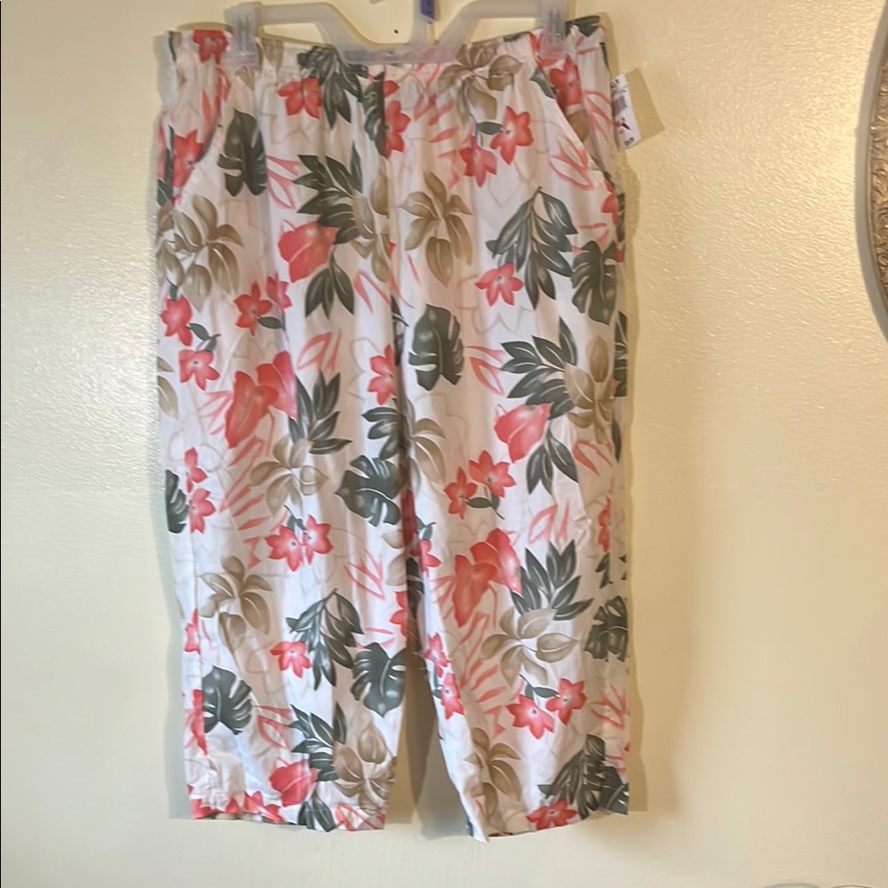 💥3 FOR $13!💥 NWT | SunBay Cottons | Floral Capris | 2X